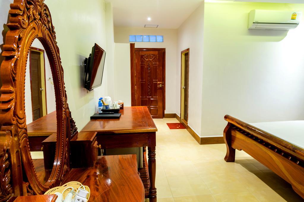 Ly Heng Chhay Hotel Krong Poi Pet Exterior photo