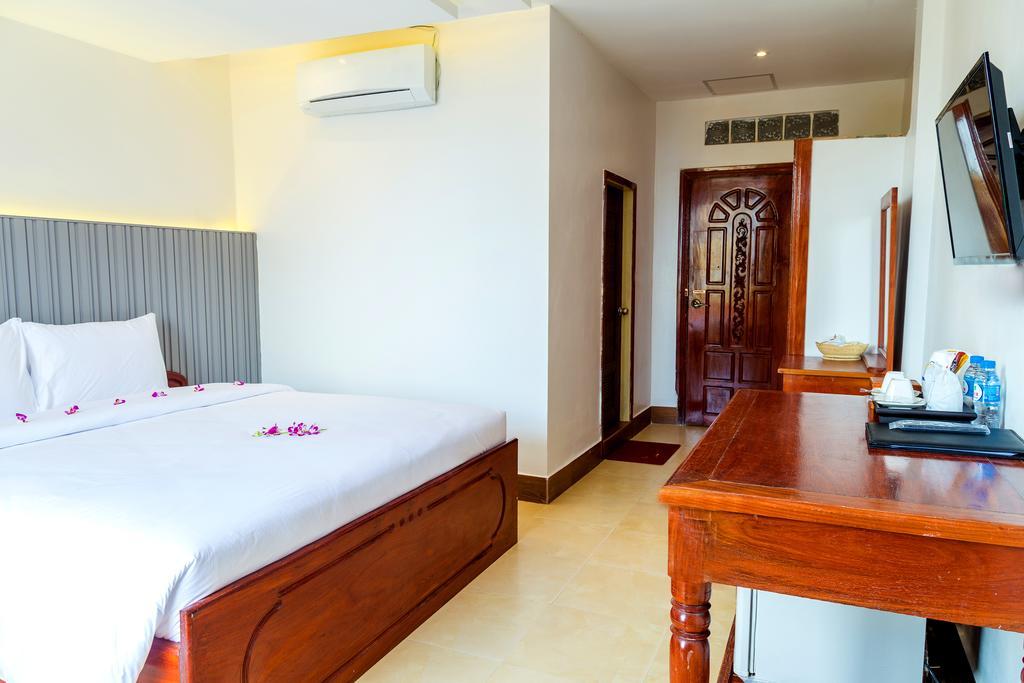Ly Heng Chhay Hotel Krong Poi Pet Exterior photo