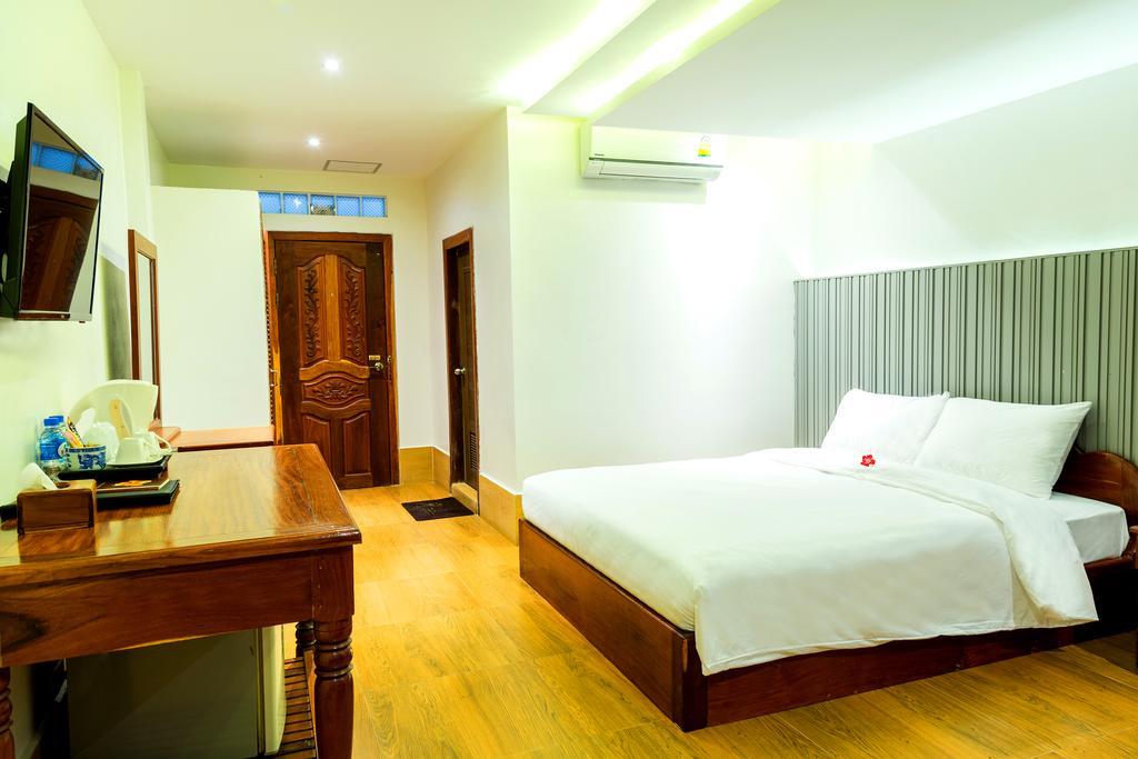 Ly Heng Chhay Hotel Krong Poi Pet Exterior photo