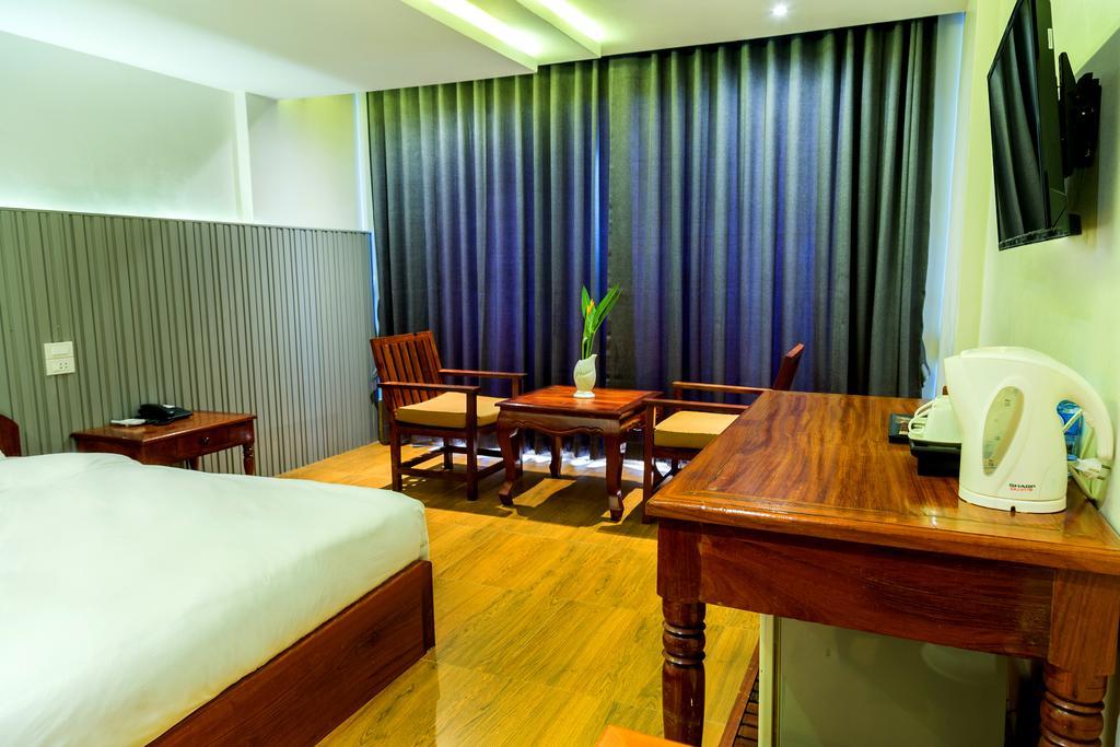 Ly Heng Chhay Hotel Krong Poi Pet Exterior photo