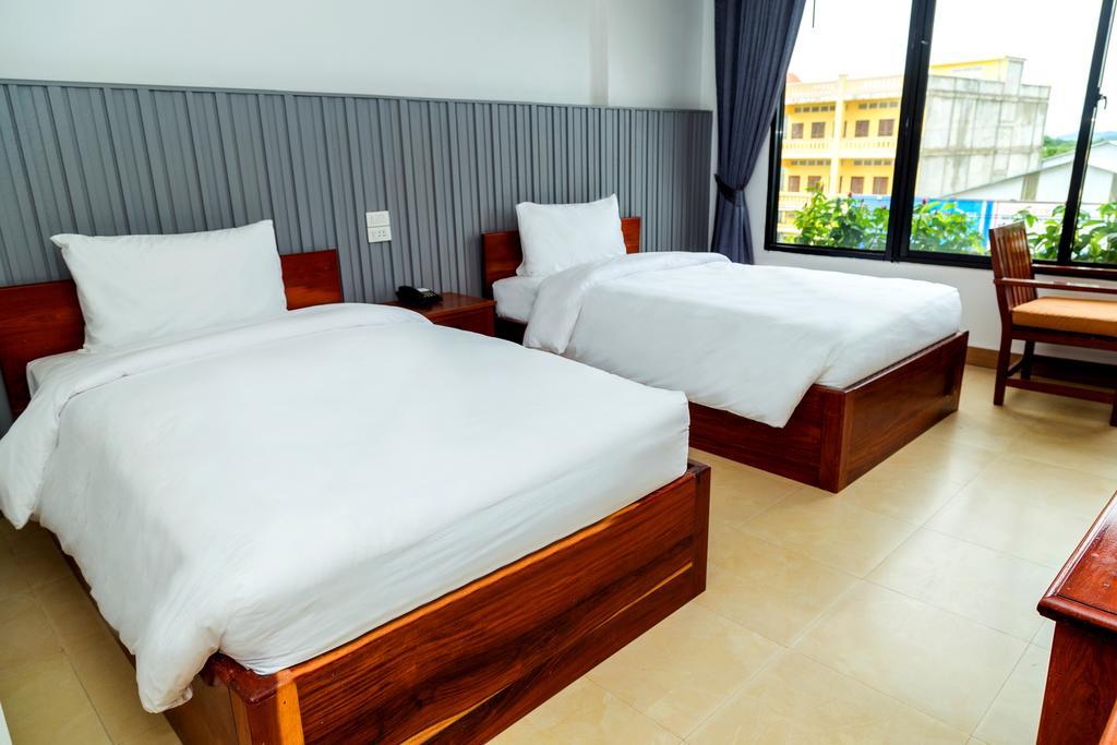 Ly Heng Chhay Hotel Krong Poi Pet Exterior photo